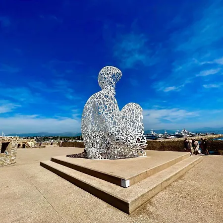 Neuf Vieil Апартаменти *