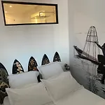 Neuf Vieil 아파트