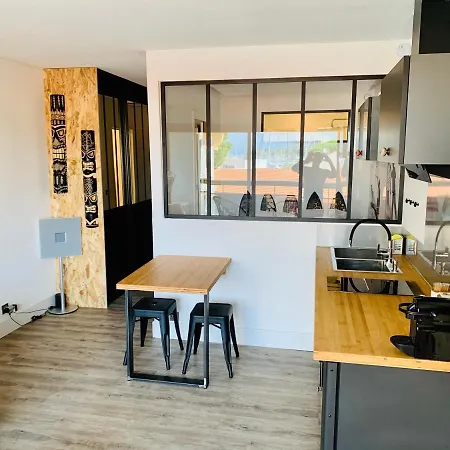 Neuf Vieil Apartment