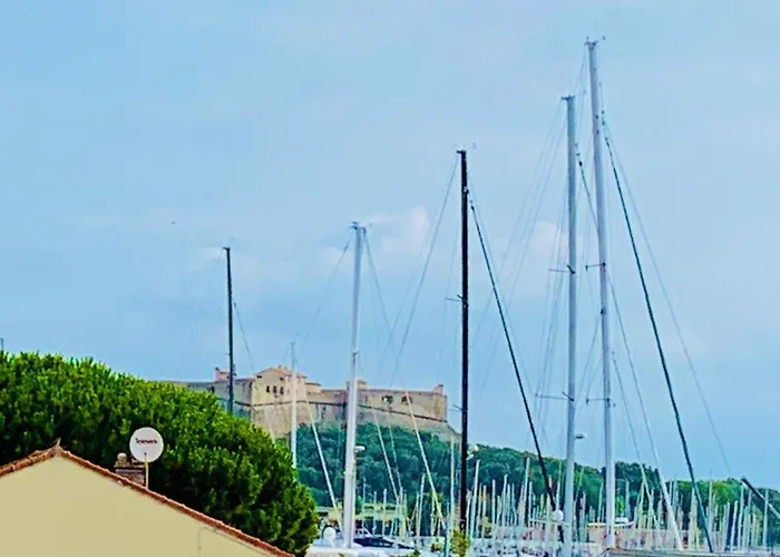 Neuf Vieil Apartment