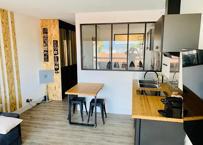 Neuf Vieil Apartment